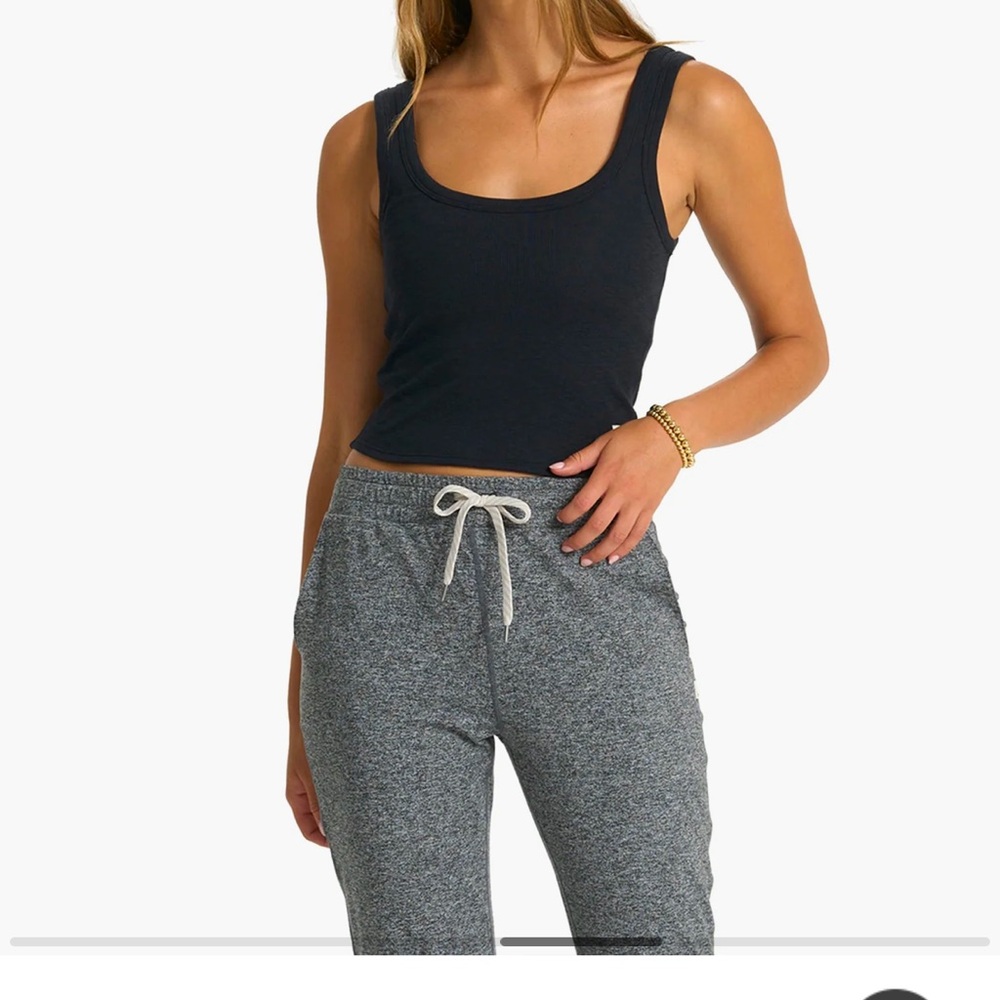 Vuori women’s sunrise crop tank- size S in black